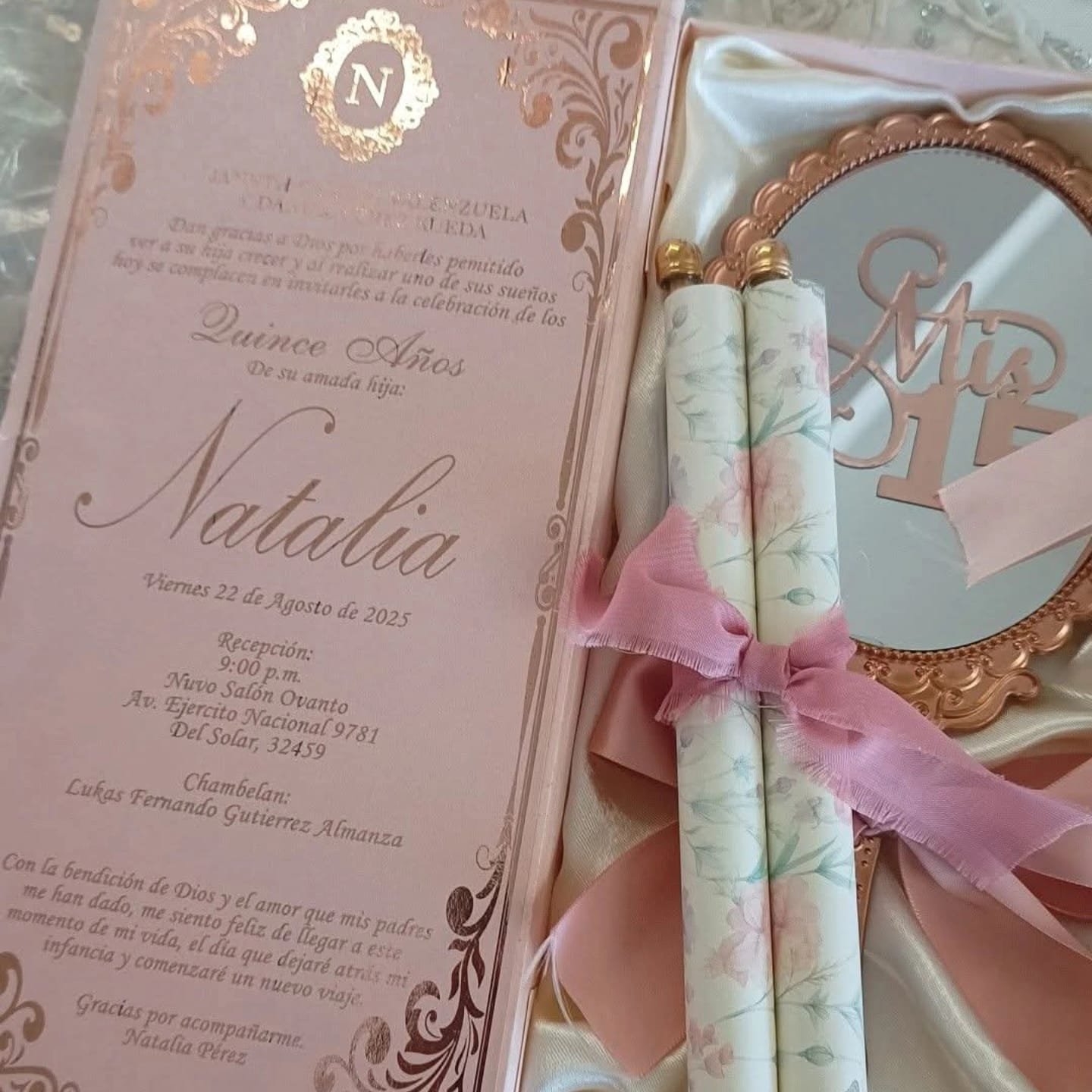 Invitaciones personalizadas D’ZOAR en acrílico y pergamino